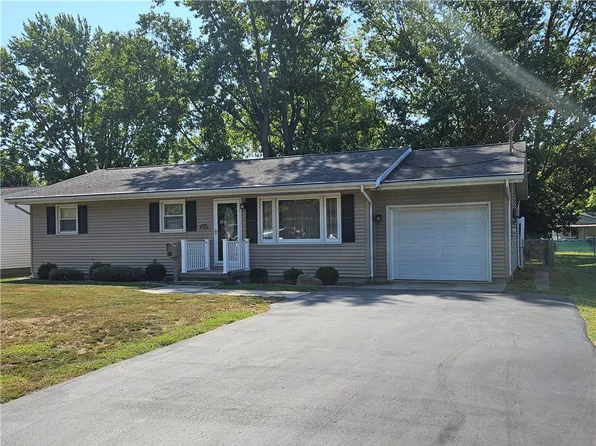 1219 W Edwards St, Sullivan, IL 61951