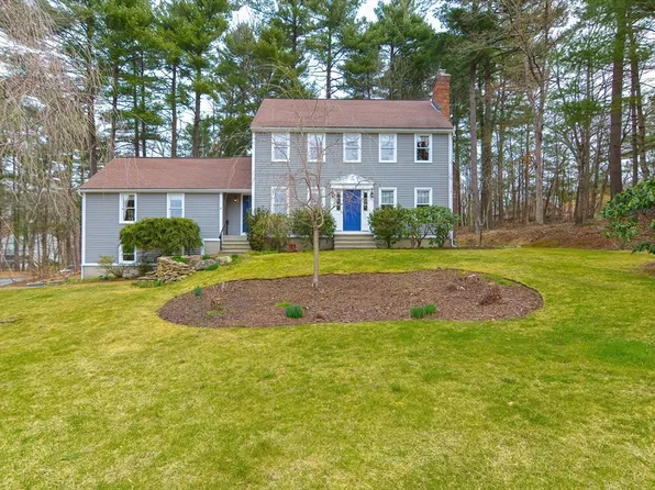 4 Crestview Dr, Uxbridge, MA 01569