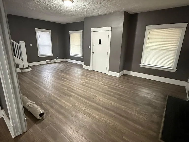 411 Eddy Rd — Photo 2