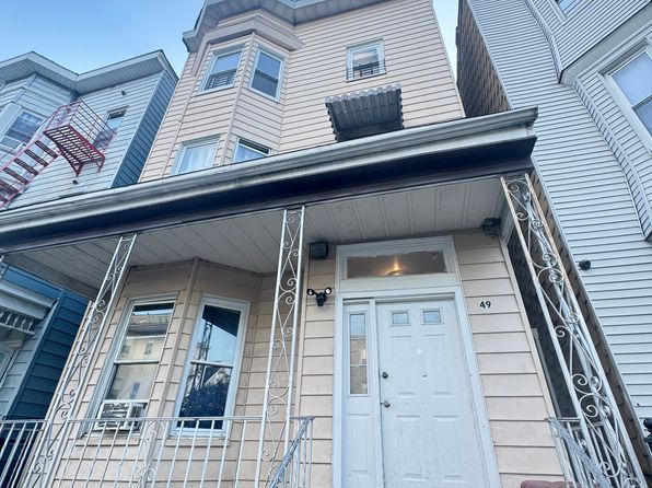 49 Caroline Ave #3