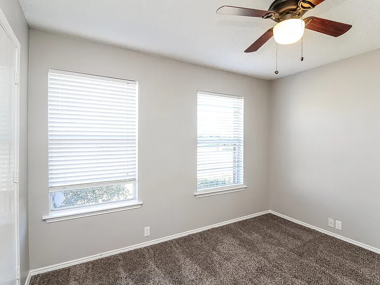 822 Cascade Dr — Photo 9