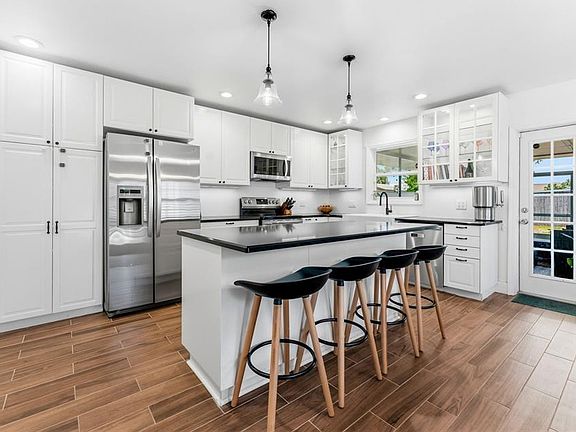 4th image of 3905 W PEARL AVENUE