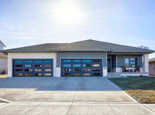 16756 Maple St, Clive, IA 50325