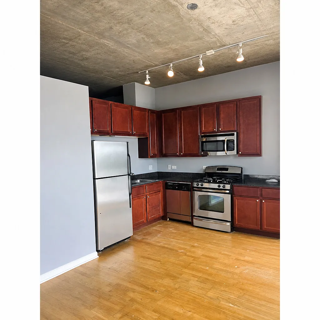 Building Photo - 1122 W Catalpa Ave #414