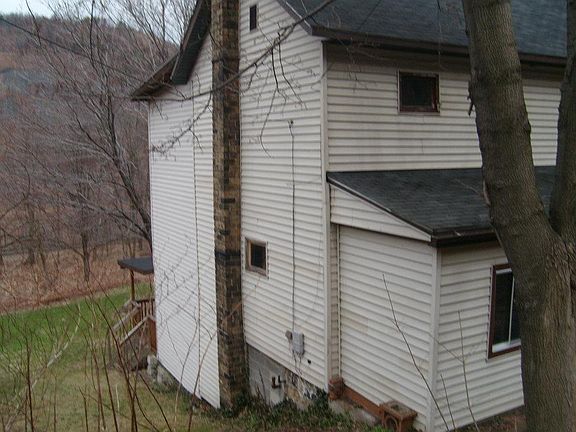 2nd image of 885 Railroad St