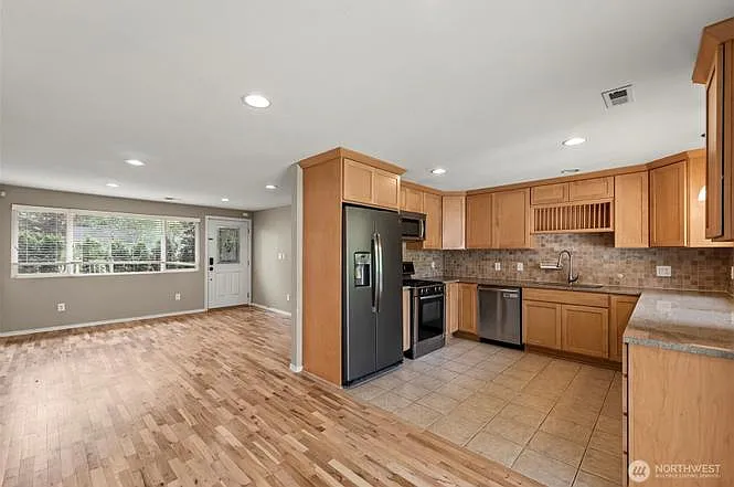 16608 NE 9th St — Photo 12