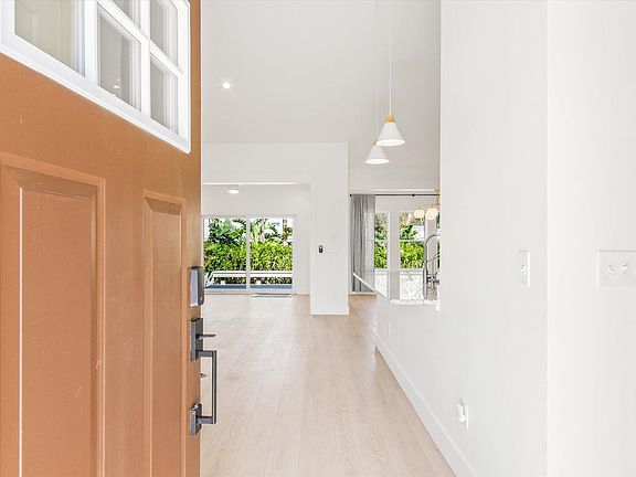 5th image of 330 Biscayne Ave