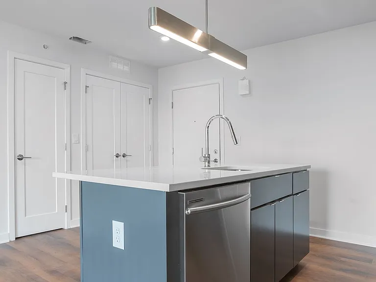 Graduate Pointe — Photo 36