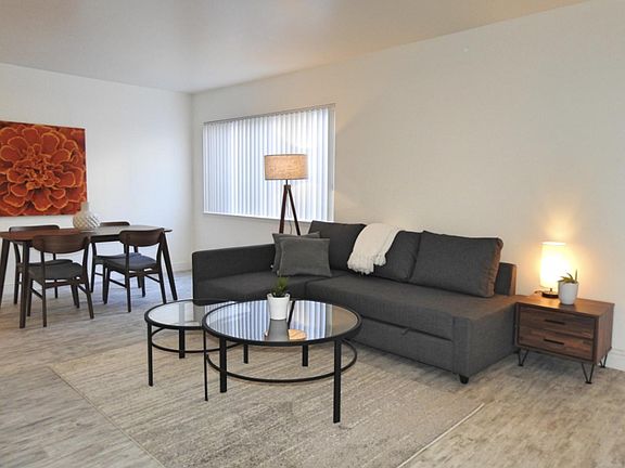 4th image of 648 Walnut St #3