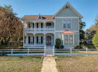 541 N Main St, La Grange, TX 78945