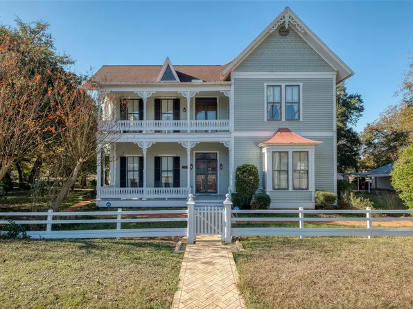 541 N Main St, La Grange, TX 78945