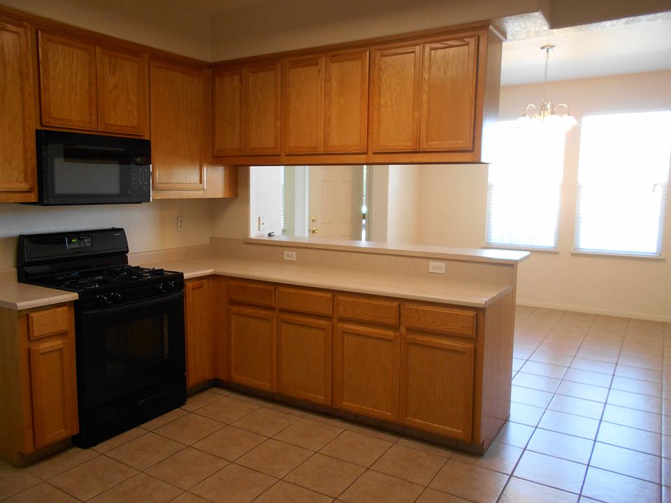 2nd image of 1136 Syracuse Pl