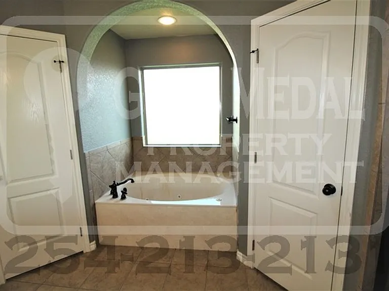 401 Hedy Dr — Photo 24