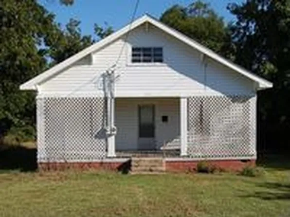 424 E McNeil St, Magnolia, AR 71753
