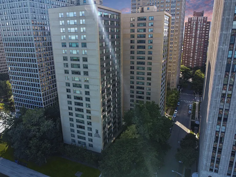 Twin Towers Apartments — Photo 34