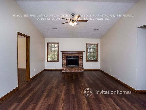 3rd image of 608 Windsor Dr SE