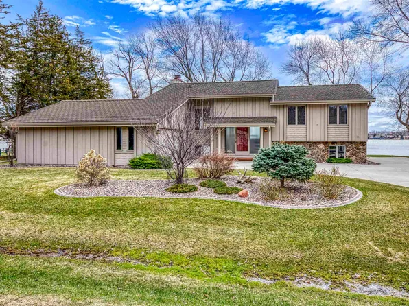 2151 Sunrise Dr, Appleton, WI 54914