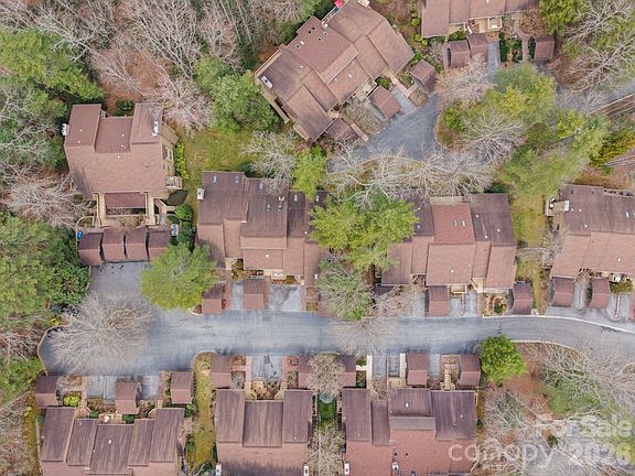 3rd image of 301 N Scarlet Oak Ln