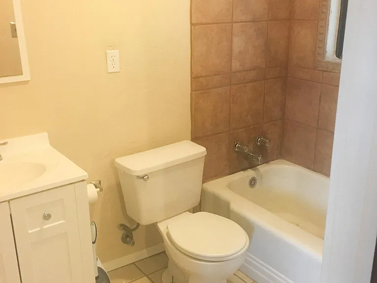 1233 N Tyndall Ave — Photo 8
