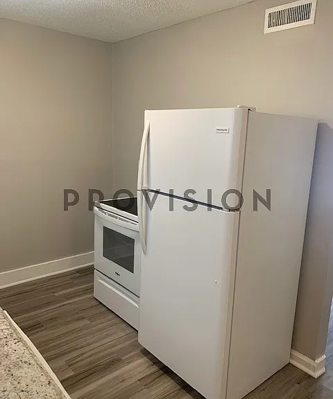 2 bed, 1.5 bath, $1,025 — Photo 7