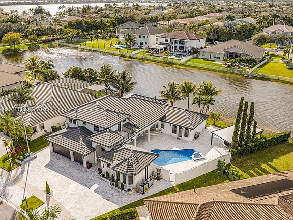 5th image of 3910 SW 186th Ter