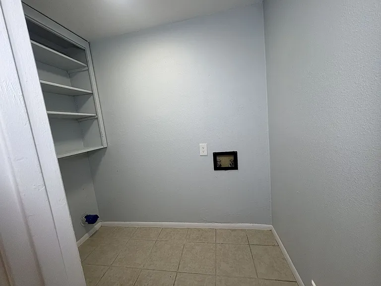 445 - 451 Glenview Ct. — Photo 9