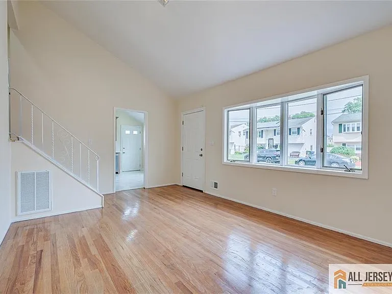42 Hyde Ave — Photo 15