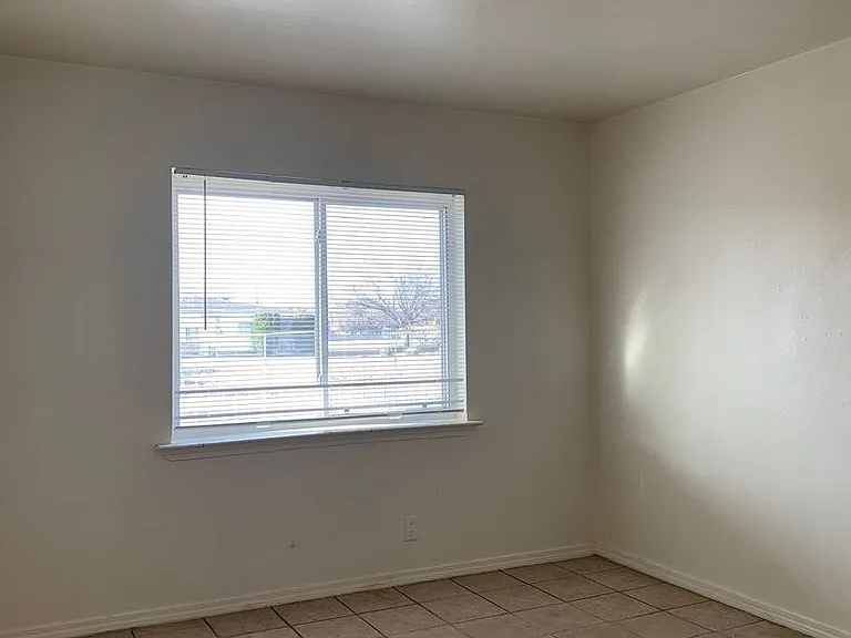 370 Atrisco Dr SW — Photo 8