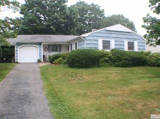 395 Greenbelt Pkwy, Holtsville, NY 11742