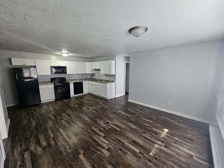 1097 Oakview Dr #5 — Photo 2