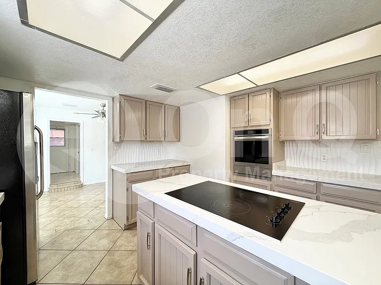 2439 E Elmwood St — Photo 11