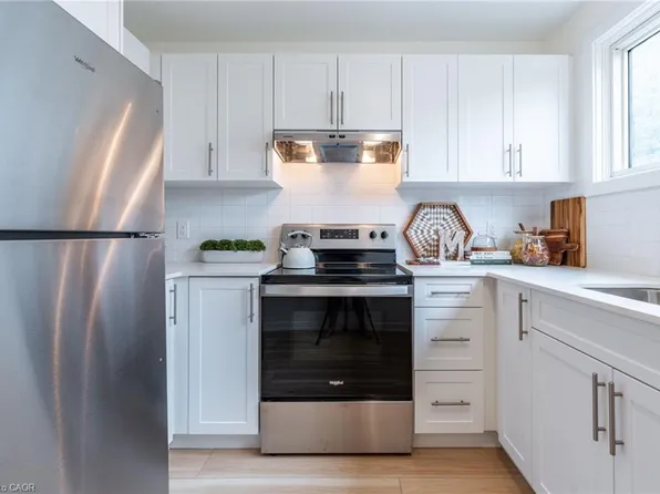 39 Woodman Dr N, Hamilton, ON L8H 2M6