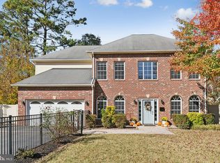 7208 Pine Dr, Annandale, VA 22003