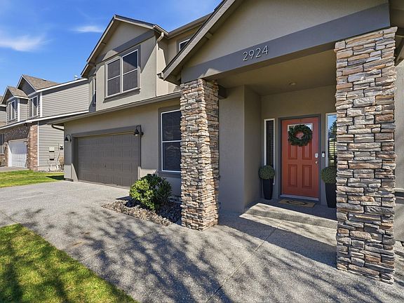 4th image of 2924 Redrock Ridge Loop