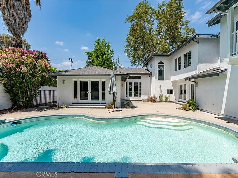 22904 Calvert St — Photo 60