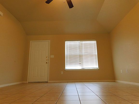 3rd image of 4108 Primrose Dr