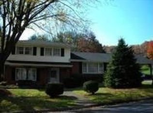 5836 Castle Rock Rd, Roanoke, VA 24018