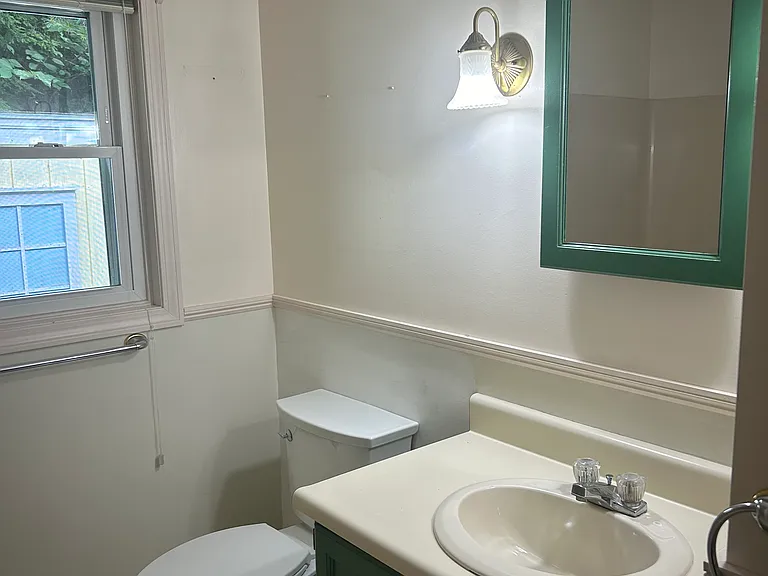 427 Memorial Dr — Photo 7