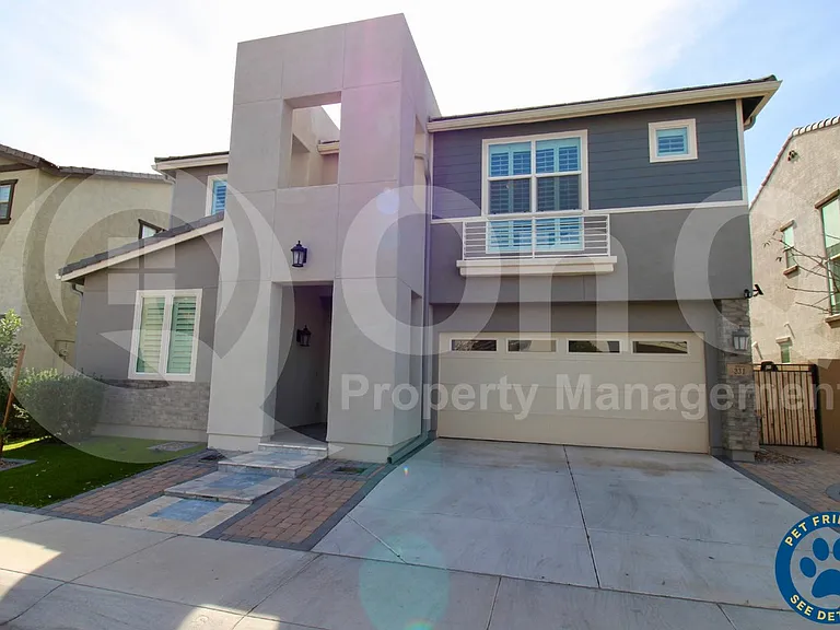 231 E Wisteria Dr — Photo 1