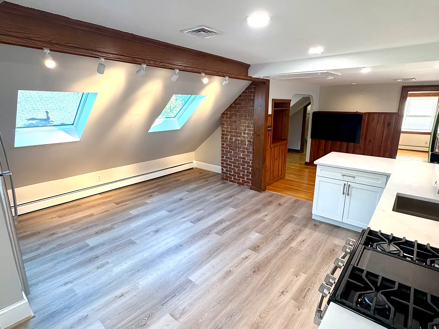 1 bed, 900 sqft, $1,900 — Photo 4