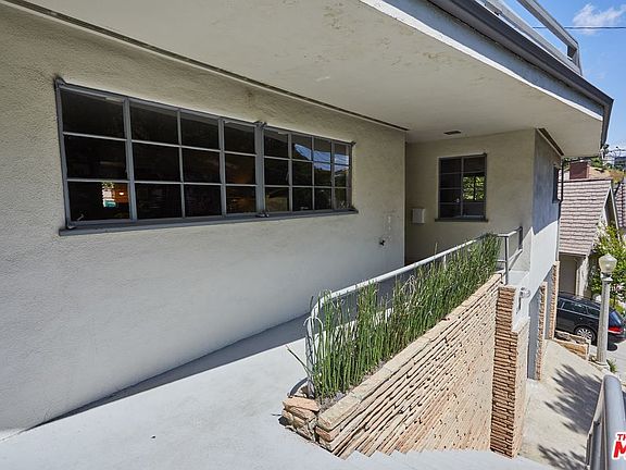 4th image of 2752 Belden Dr