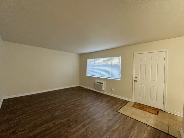 Lincoln Courtyards at 531 Glendora Avenue — Photo 31