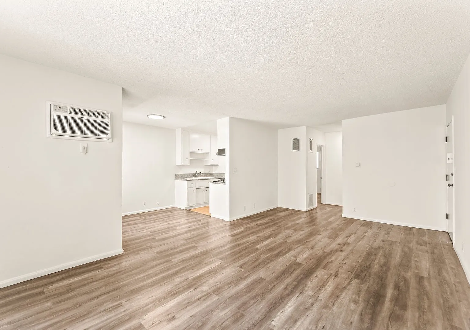 714 W. Knoll Dr. — Photo 4