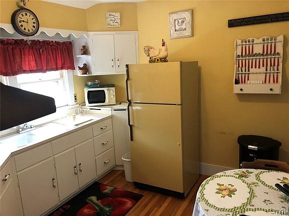 5th image of 167 E Genesee St APT 2