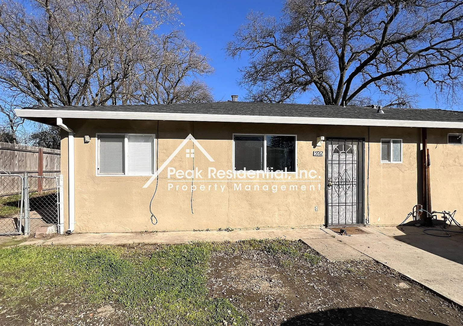 Carmichael 2bd/1ba Duplex near Manzanita & Auburn Blvd — Photo 1