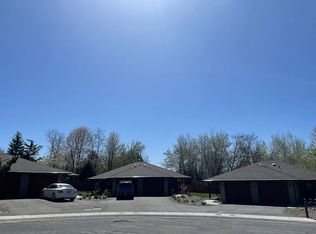215 E Hinckley St #A, Mount Shasta, CA 96067