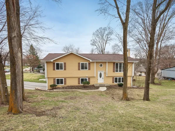 754 Willow St, Lake In The Hills, IL 60156