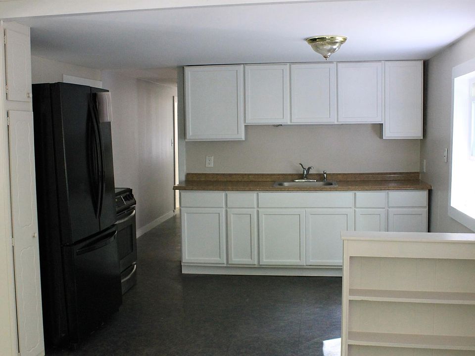 Kitchen w/ side by side fridge, bottom drawer freezer , glass top cook stove, convection oven
