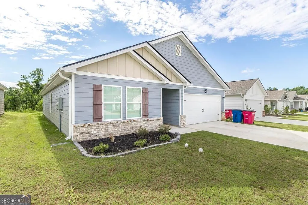 4 bed, 2.0 bath, 1773 sqft, $2,050 — Photo 3