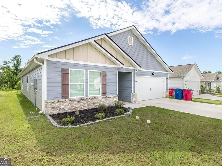 182 Lochwolde Dr — Photo 3